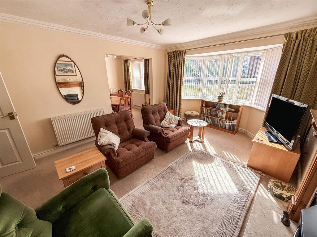 Property photo 2 of 16 Lounge