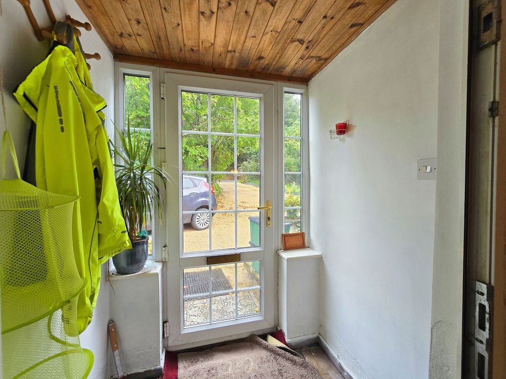 Property photo 3 of 27