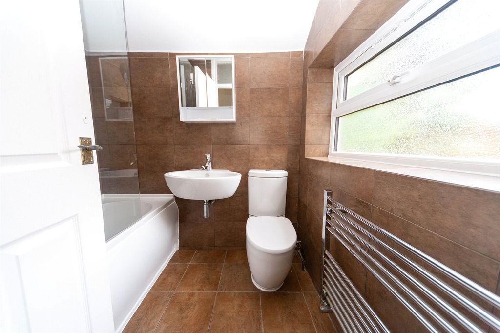 Property photo 3 of 17 Picture No. 02