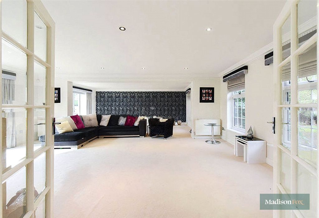 Additional image 9 of 5 bed property to rentTomswood Road, Chigwell, Essex IG7