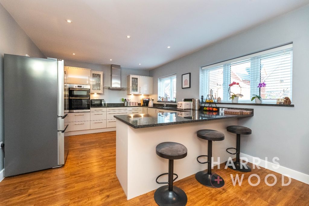 Property photo 2 of 40 4738062