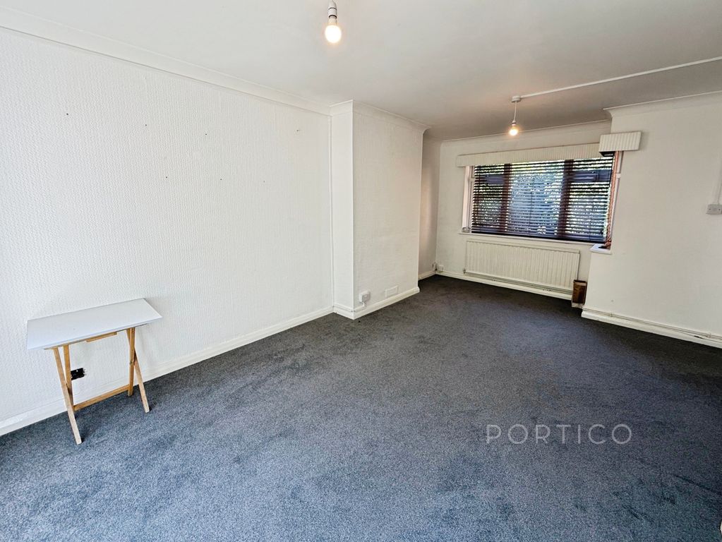Property photo 2 of 9 2. Frontroom