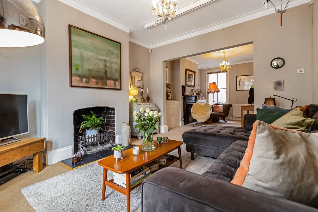 Property photo 1 of 20 Sitting Room