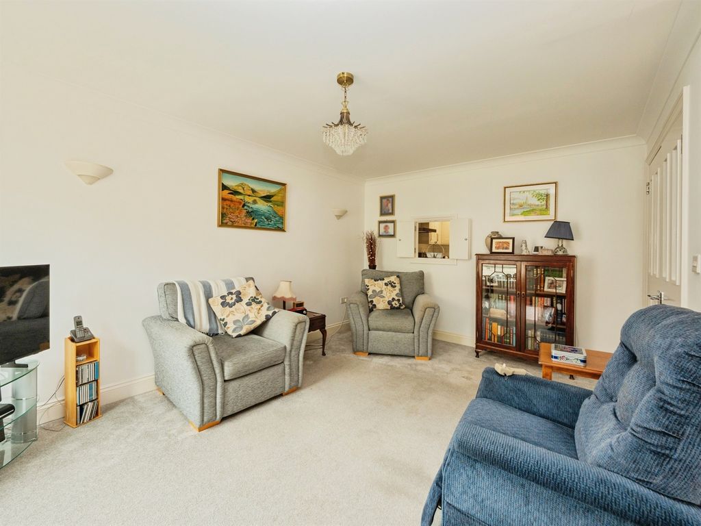 Property photo 3 of 12