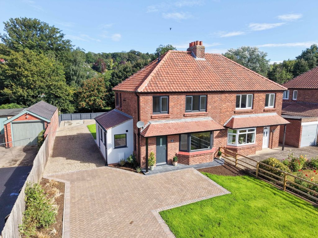 Property photo 1 of 29