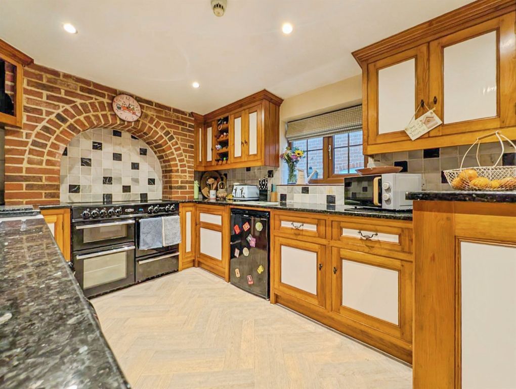 Property photo 2 of 18