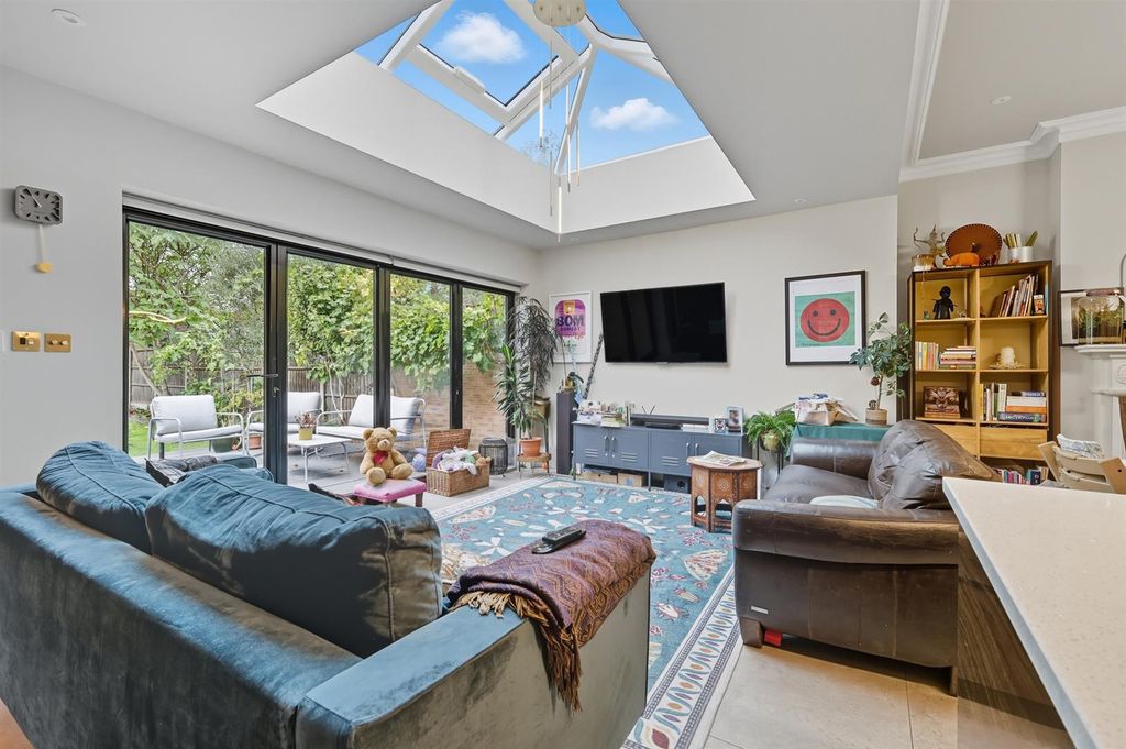 Property photo 3 of 32