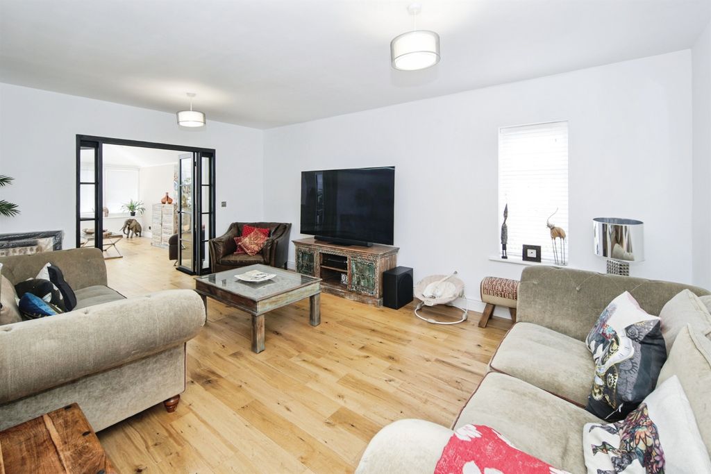 Property photo 2 of 24