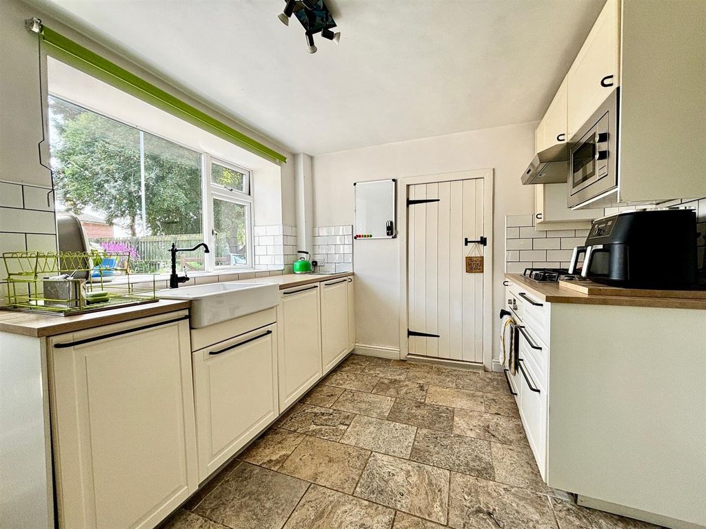 Property photo 2 of 18 Kitchen