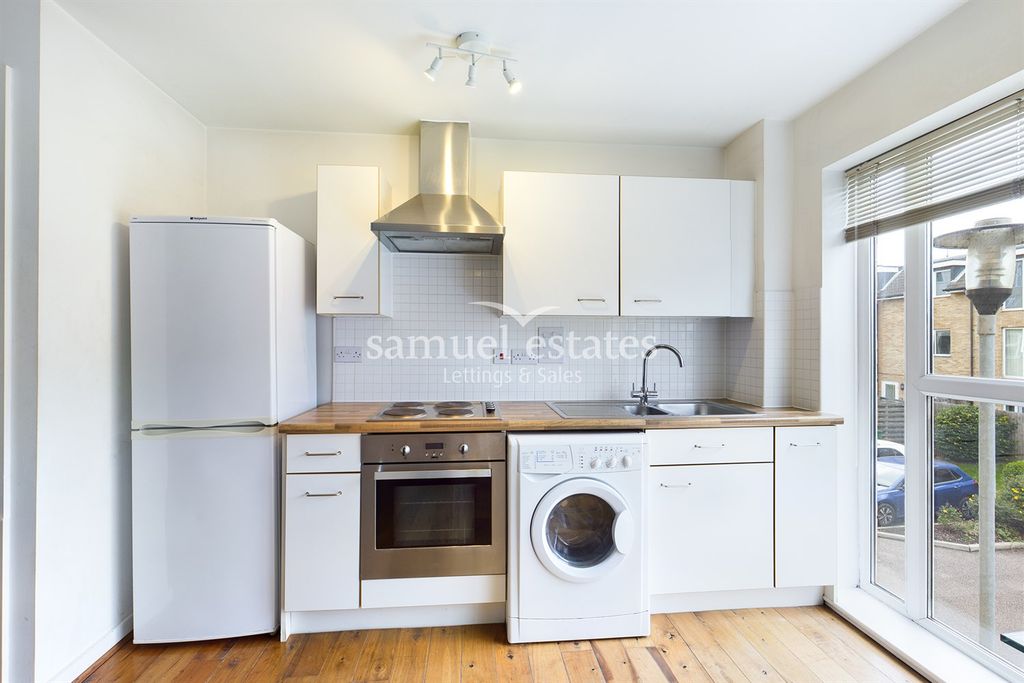 Property photo 3 of 7 Kitchen