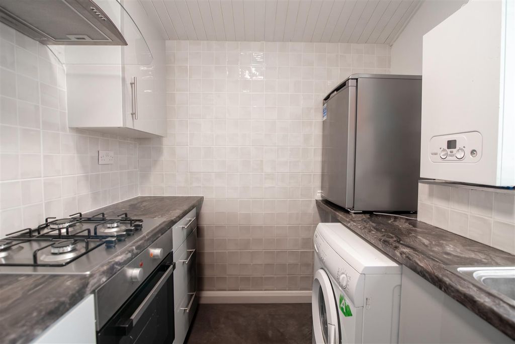 Property photo 3 of 9 Kitchen.New.Jpg