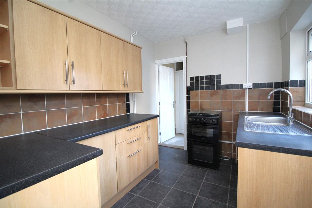 Property photo 3 of 16 Kitchen .Jpg