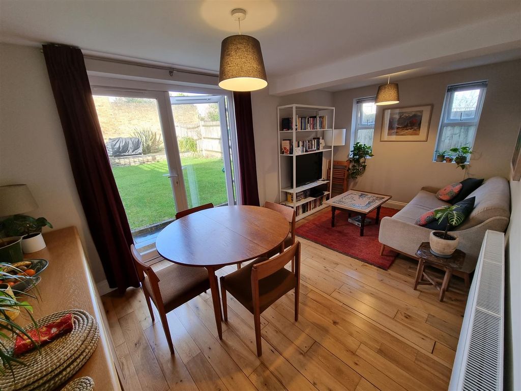 Property photo 2 of 8 Flat A, 26 Kingsmead Diningroom.Jpg