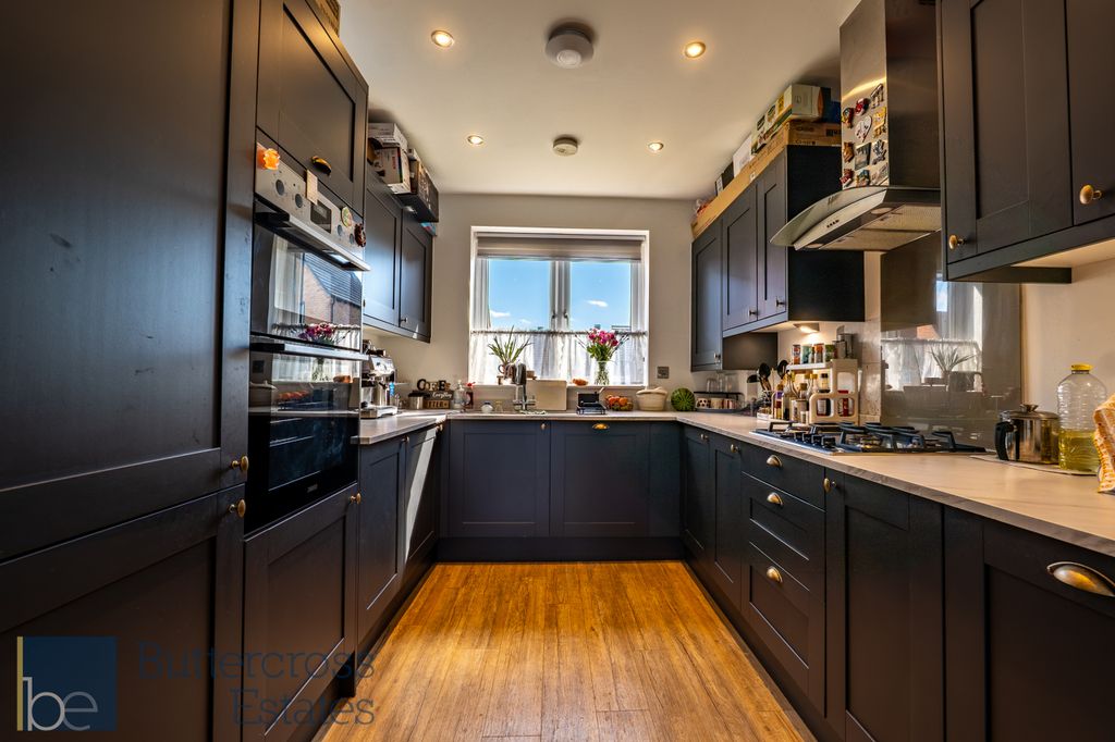 Property photo 2 of 17 Kitchen