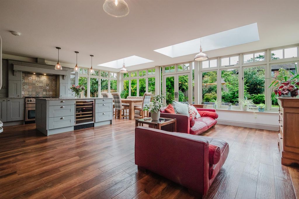 Property photo 3 of 34 Open-Plan Family Room &amp; Dining Kitchen