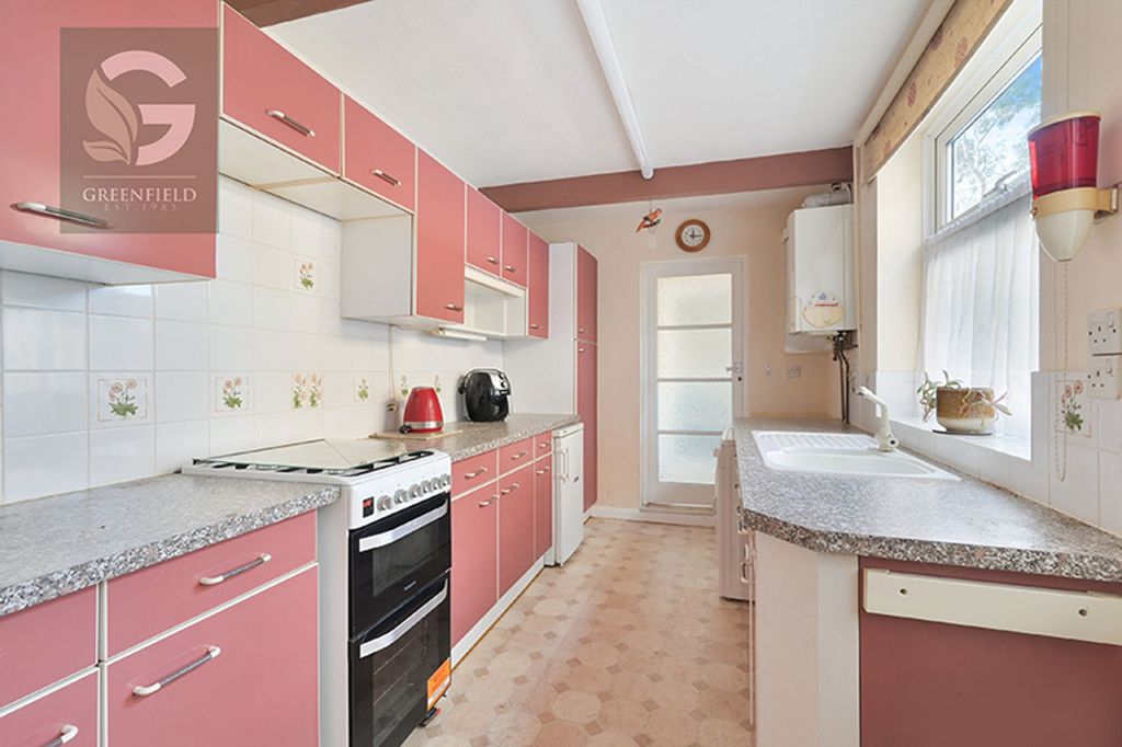 Property photo 3 of 15 Upper Court Road, Epsom, Surrey, Kt19 8Re