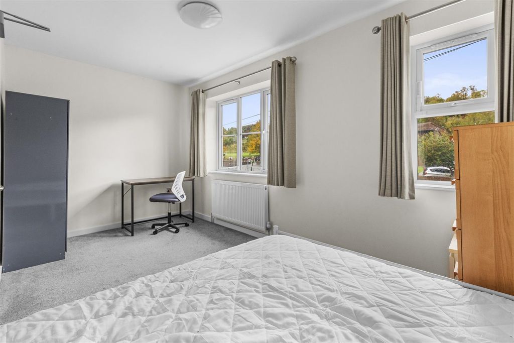 Property photo 2 of 7 Room 4 (2).Jpg