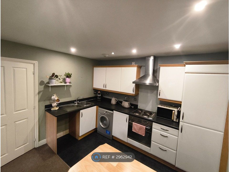 Property photo 1 of 17 Kitchen