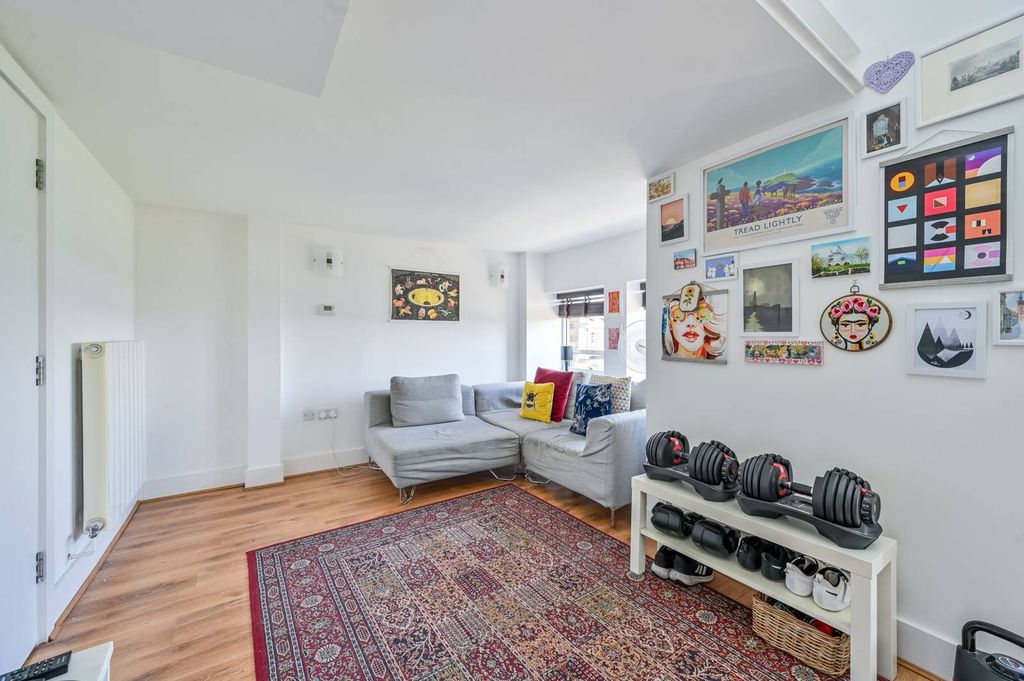Property photo 2 of 9