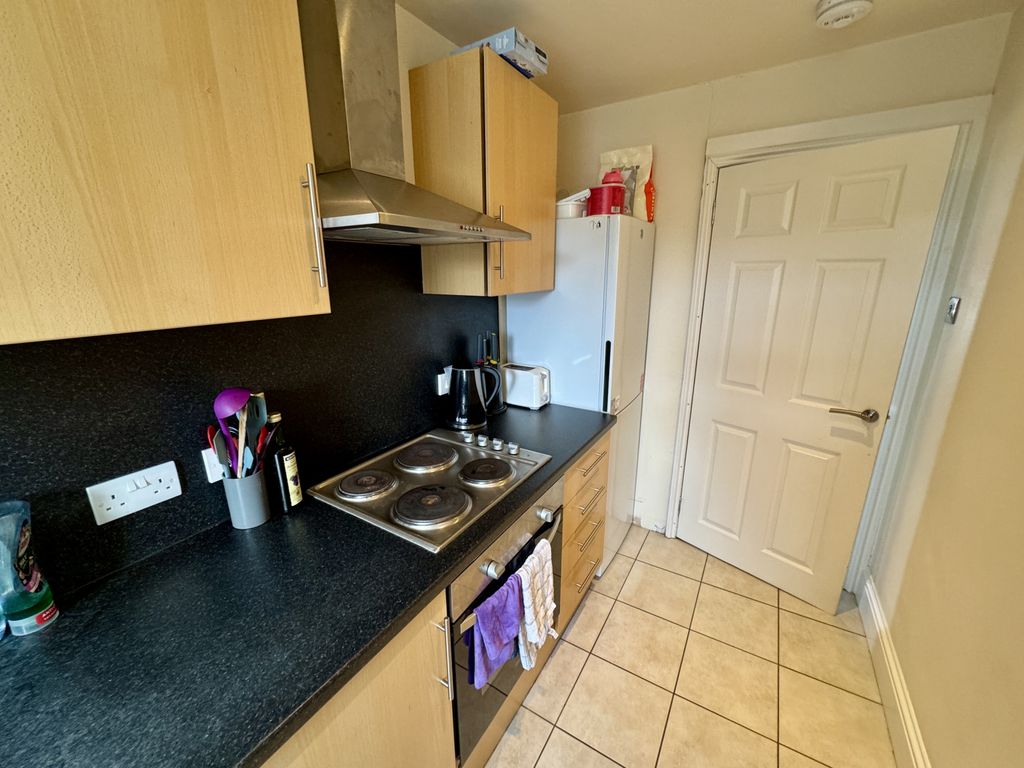 Property photo 3 of 12 Kitchen