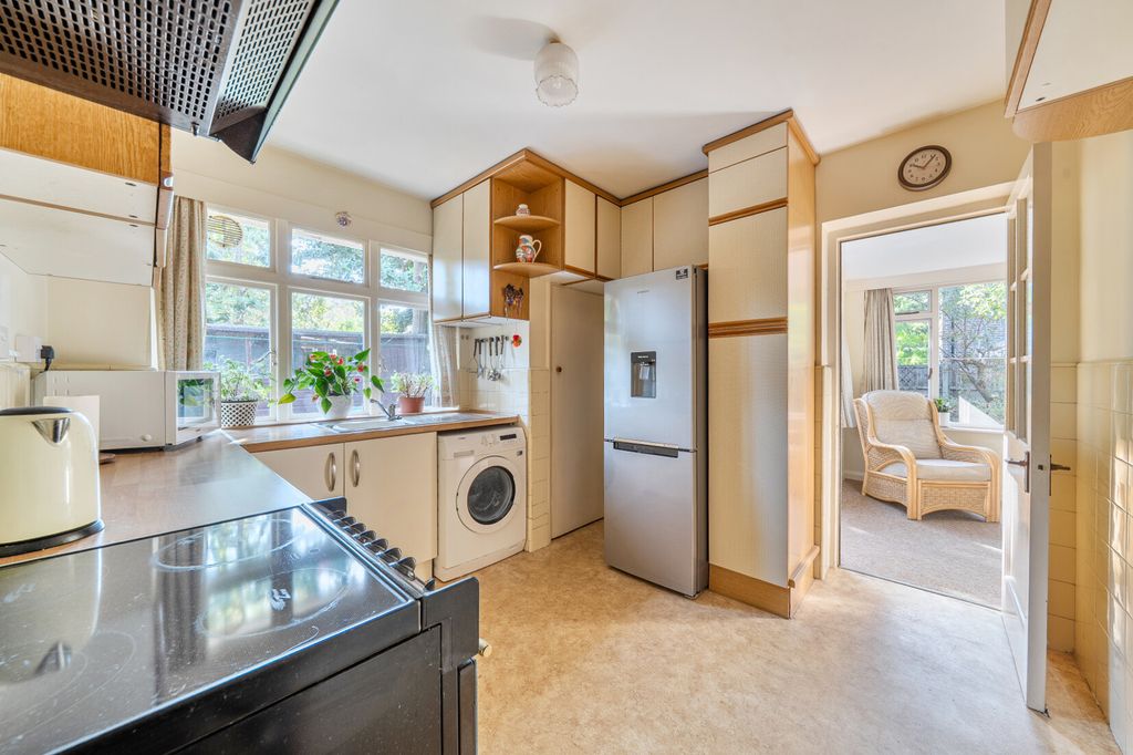Property photo 3 of 17 Kitchen