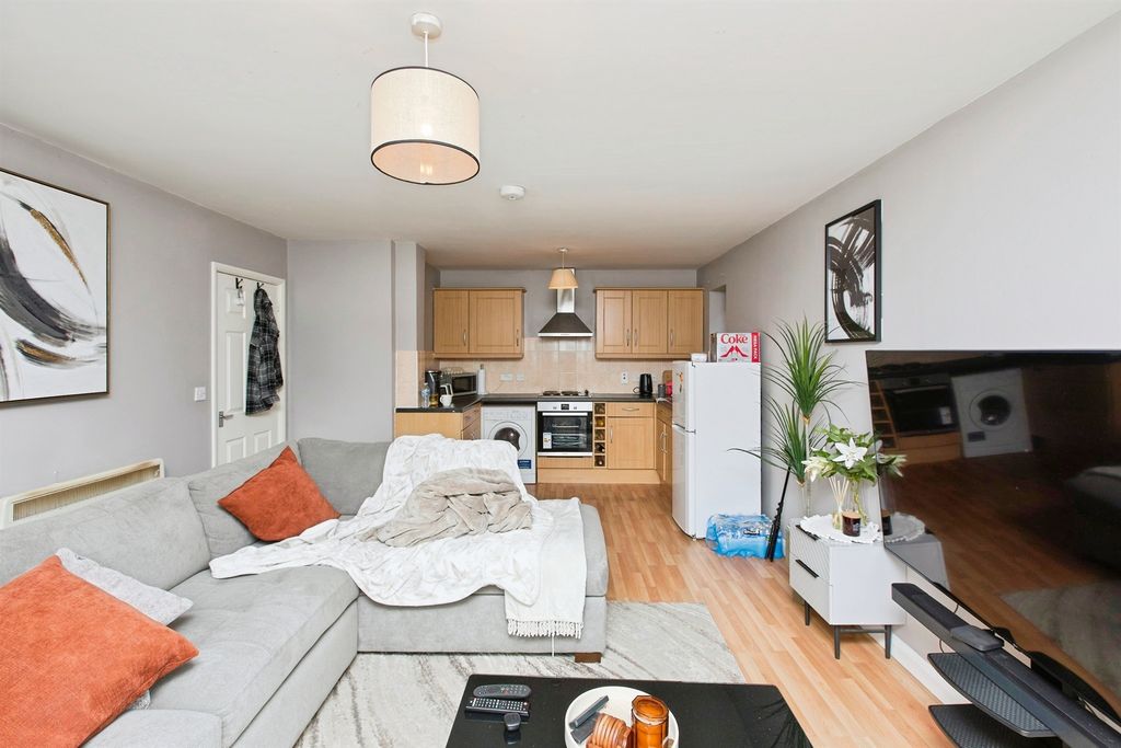 Property photo 2 of 8