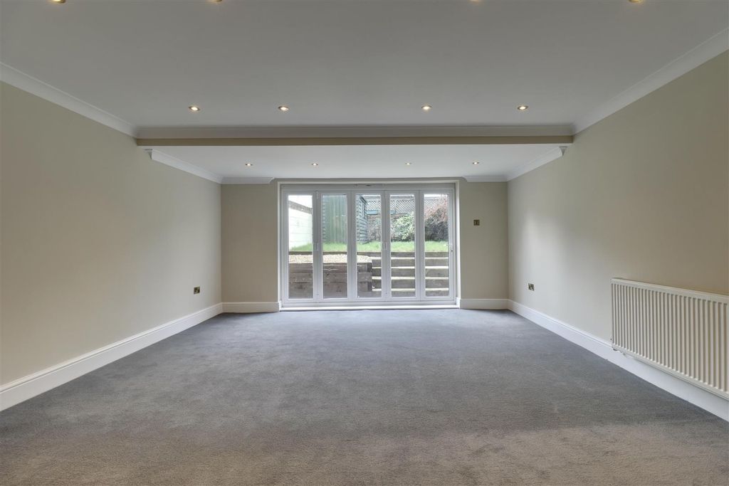 Property photo 3 of 31 13B50E68-Df10-45F8-A6C6-0D6400E27E14_1_201_A.Jpeg