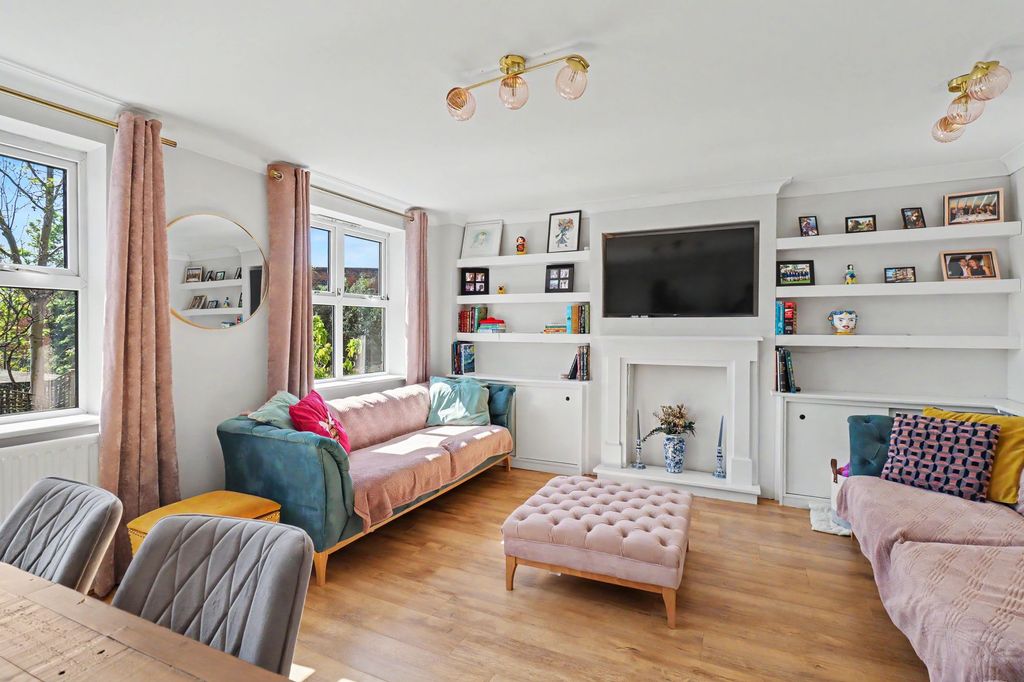 Property photo 2 of 21