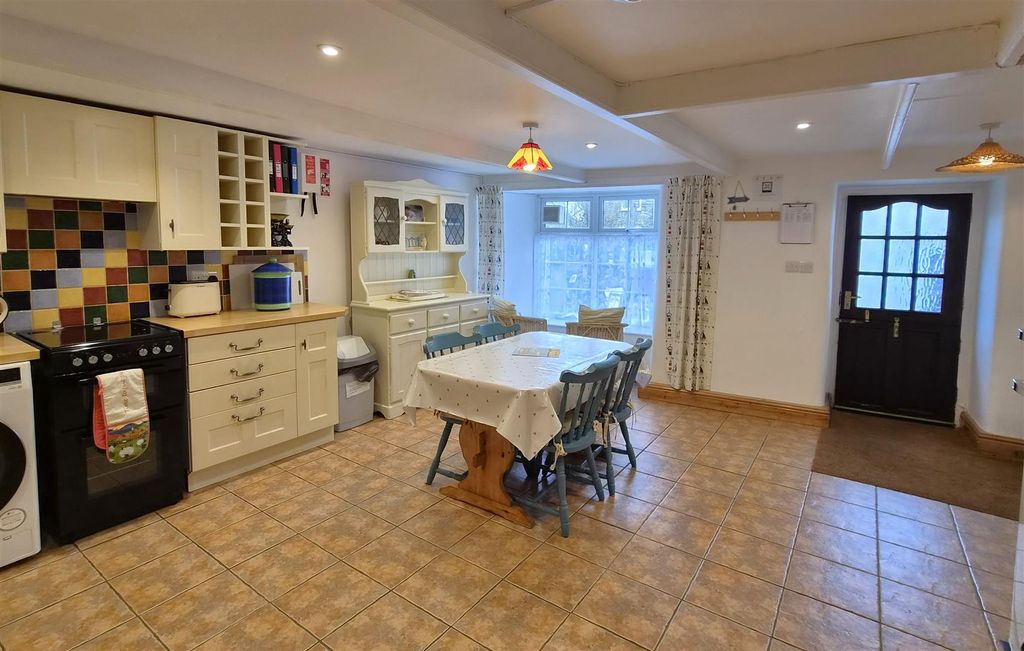 Property photo 3 of 10 Kitchen.Jpg