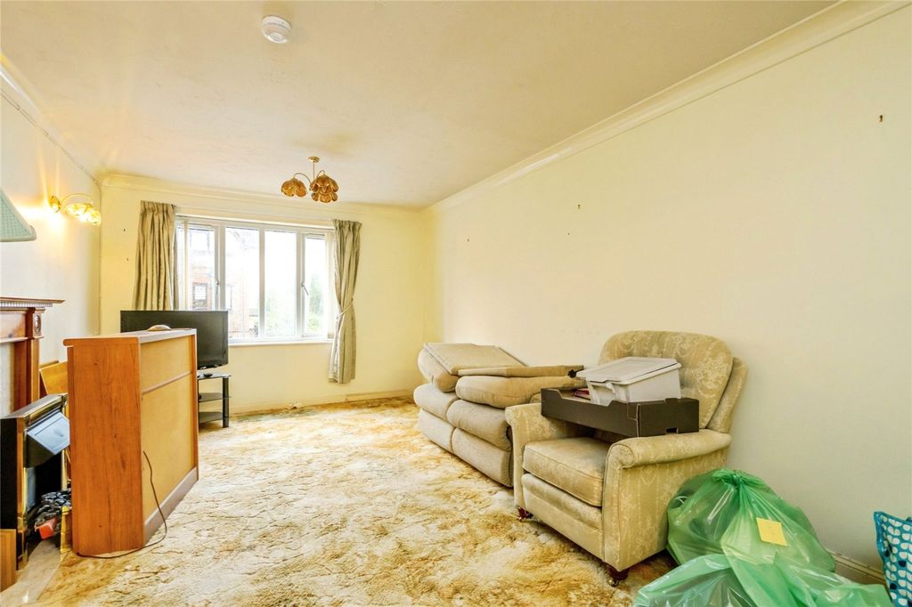 Property photo 2 of 11 Living Room