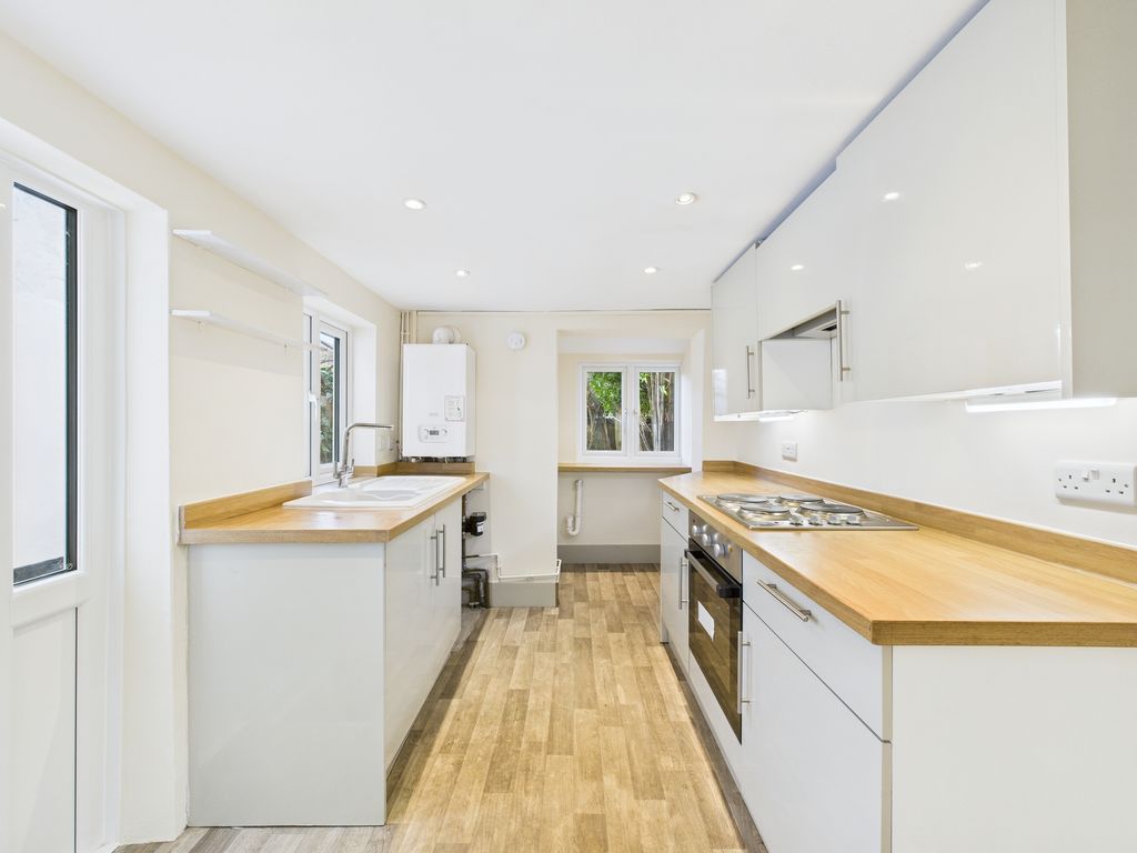 Property photo 2 of 7 Kitchen