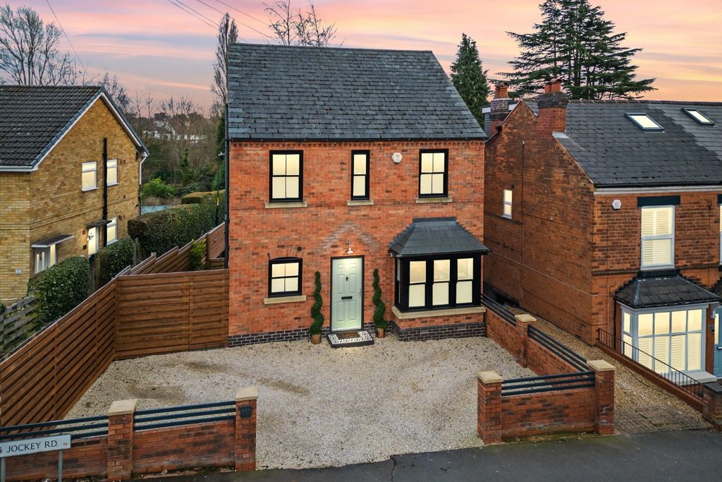 Property photo 1 of 32 4439952