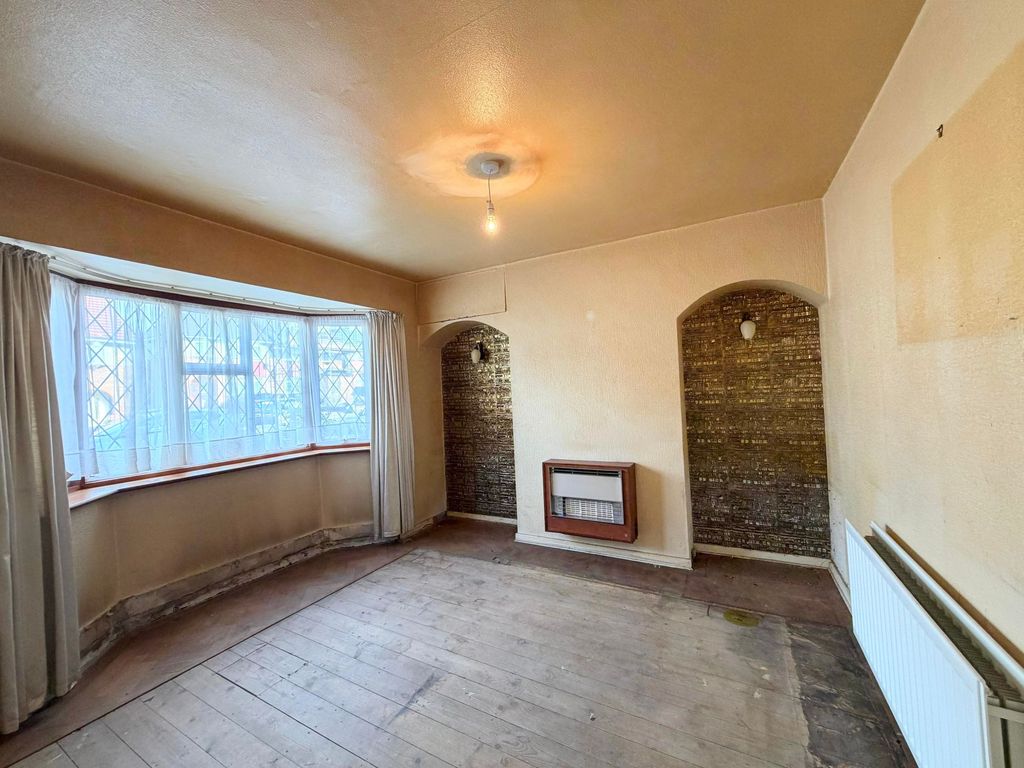 Property photo 2 of 12 Lounge