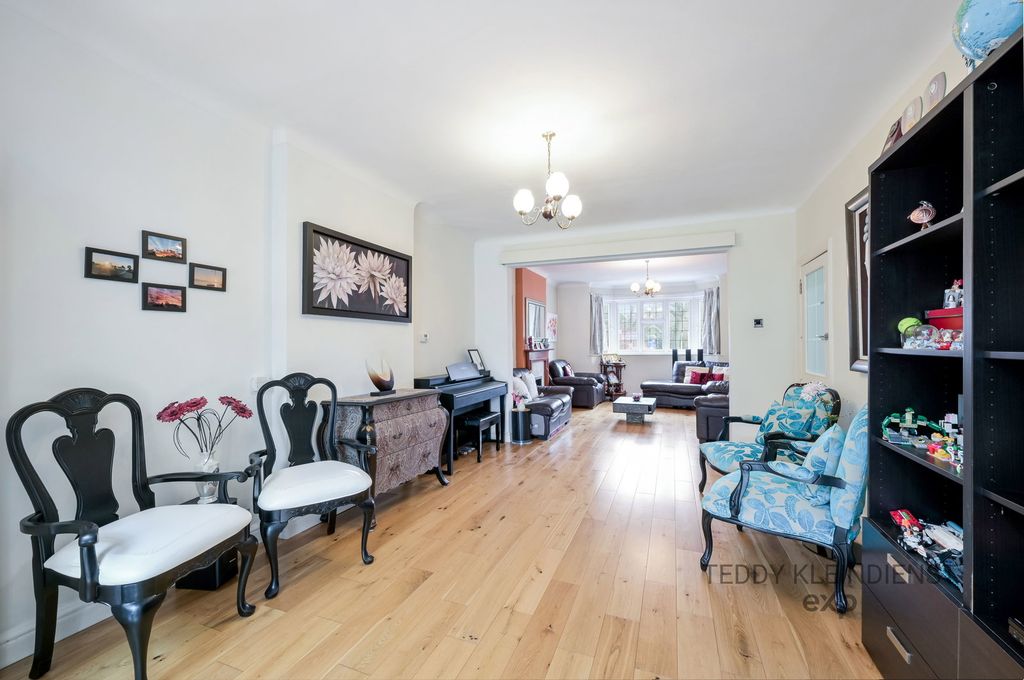 Property photo 3 of 23