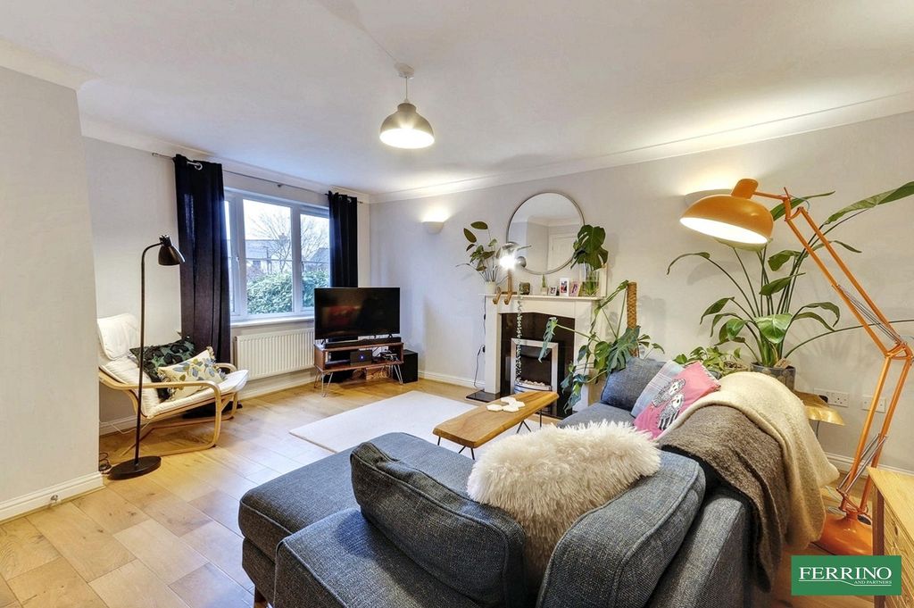 Property photo 2 of 26 Sitting Room