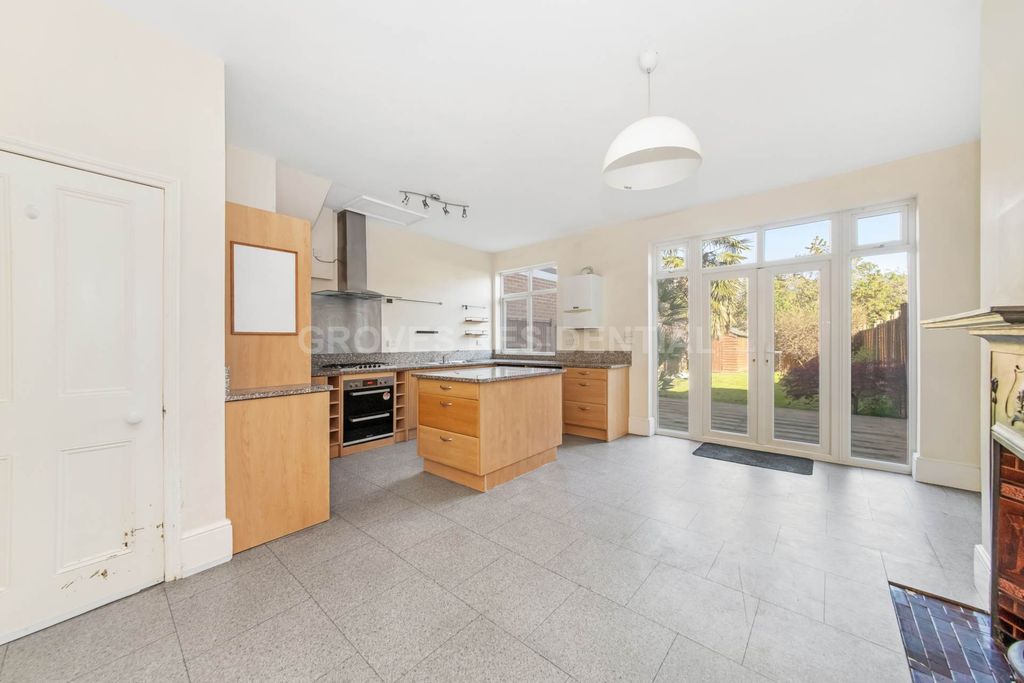 Property photo 3 of 18