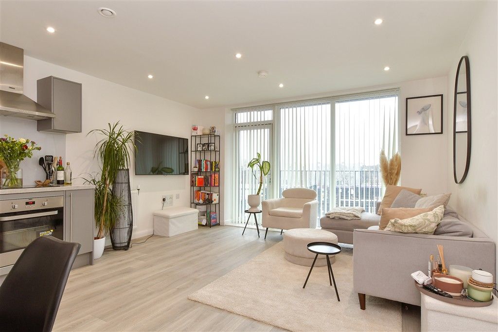 Property photo 2 of 8 Kitchen/Lounge/ Dining Area