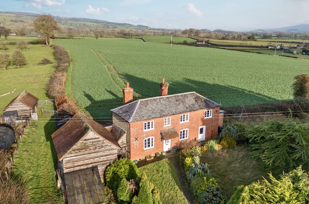 Property photo 1 of 23 -69429136E5d8c-l-1392931-1-69414A02F22d9