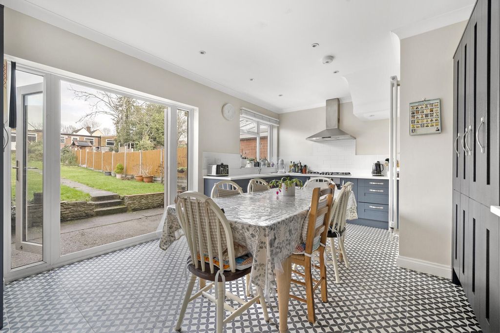 Property photo 3 of 23 Kitchen