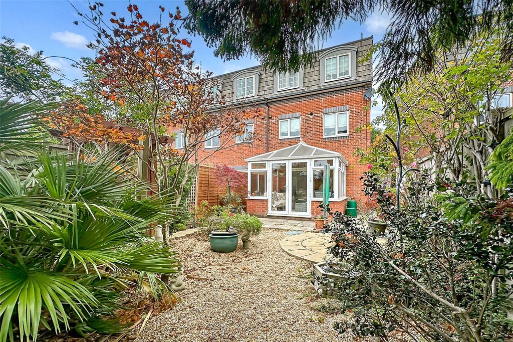 Property photo 2 of 18 Picture No. 12