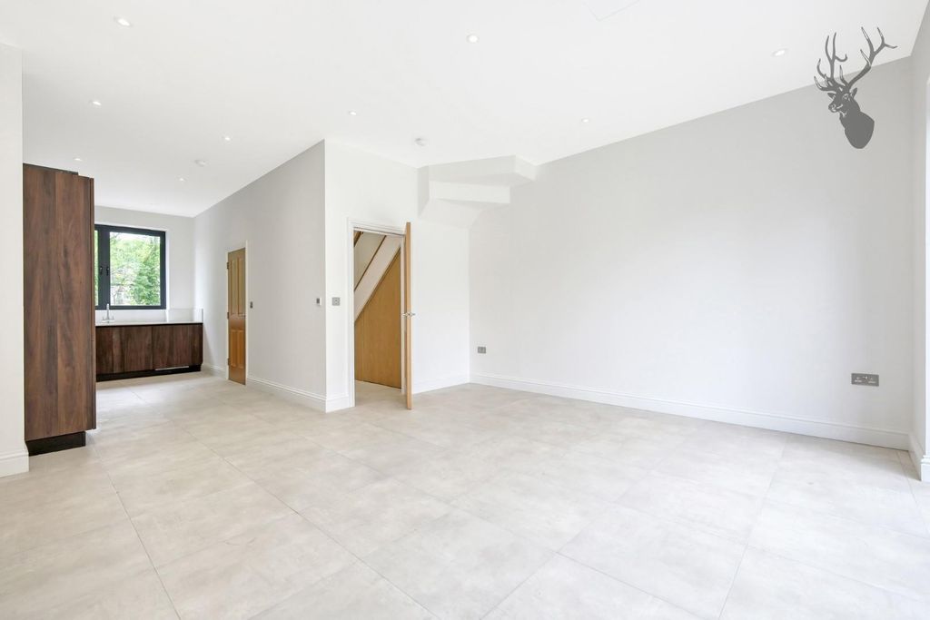 Property photo 3 of 30