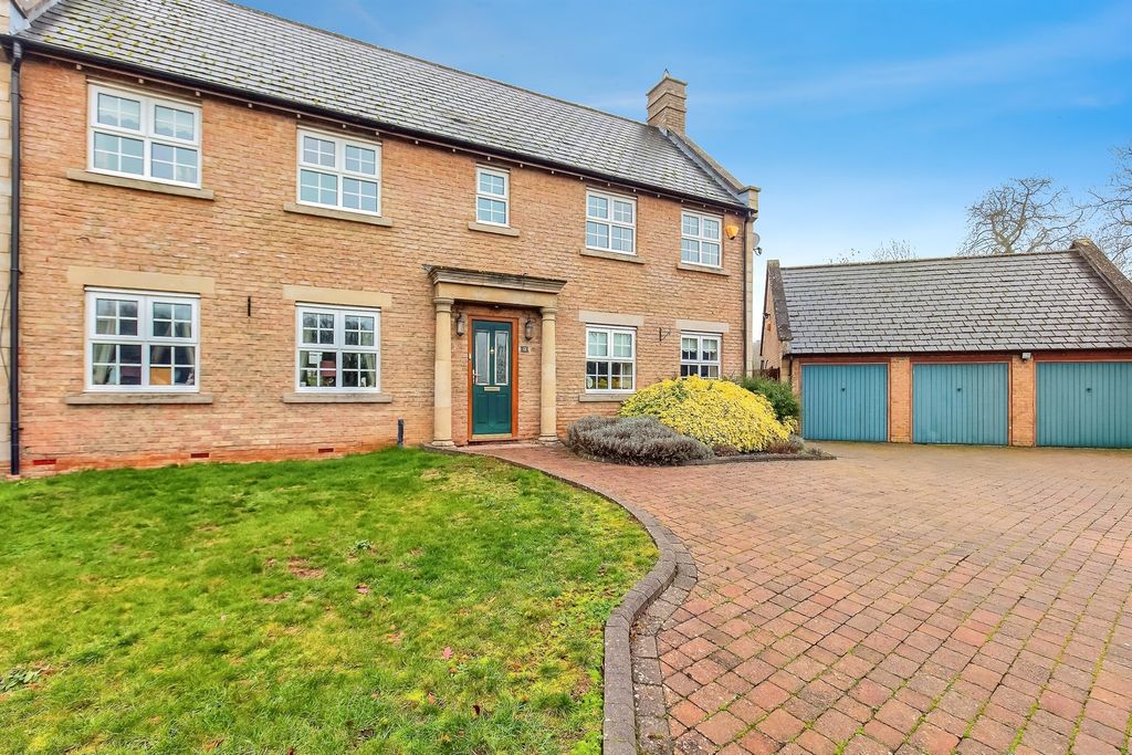 Property photo 2 of 34