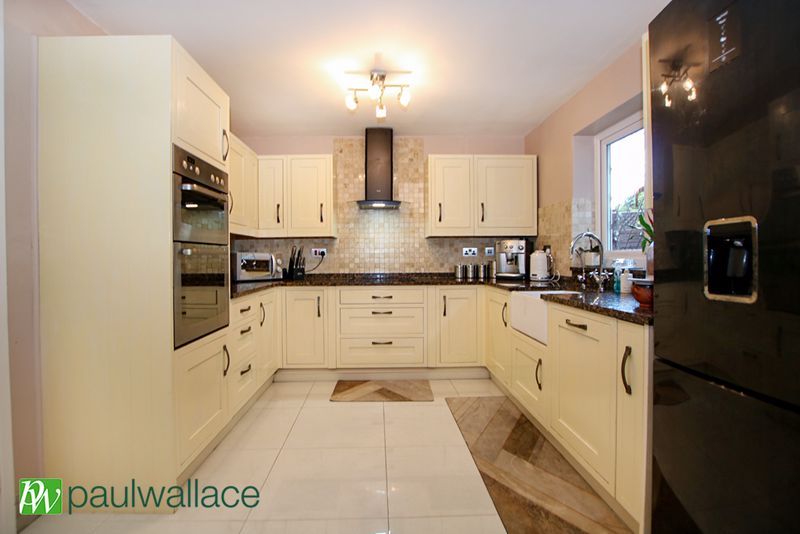 Property photo 3 of 19 Kitchen