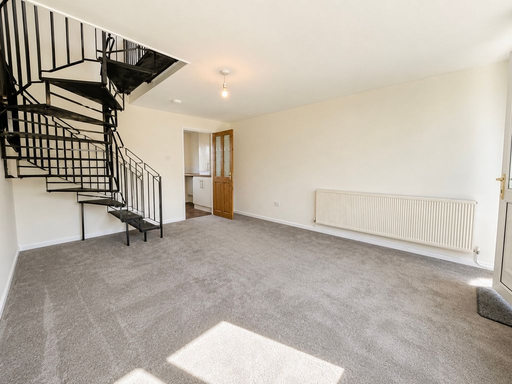 Property photo 3 of 11 Living Room