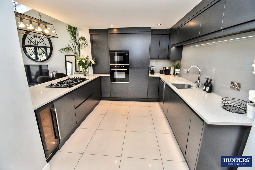 Property photo 3 of 19 Kitchen