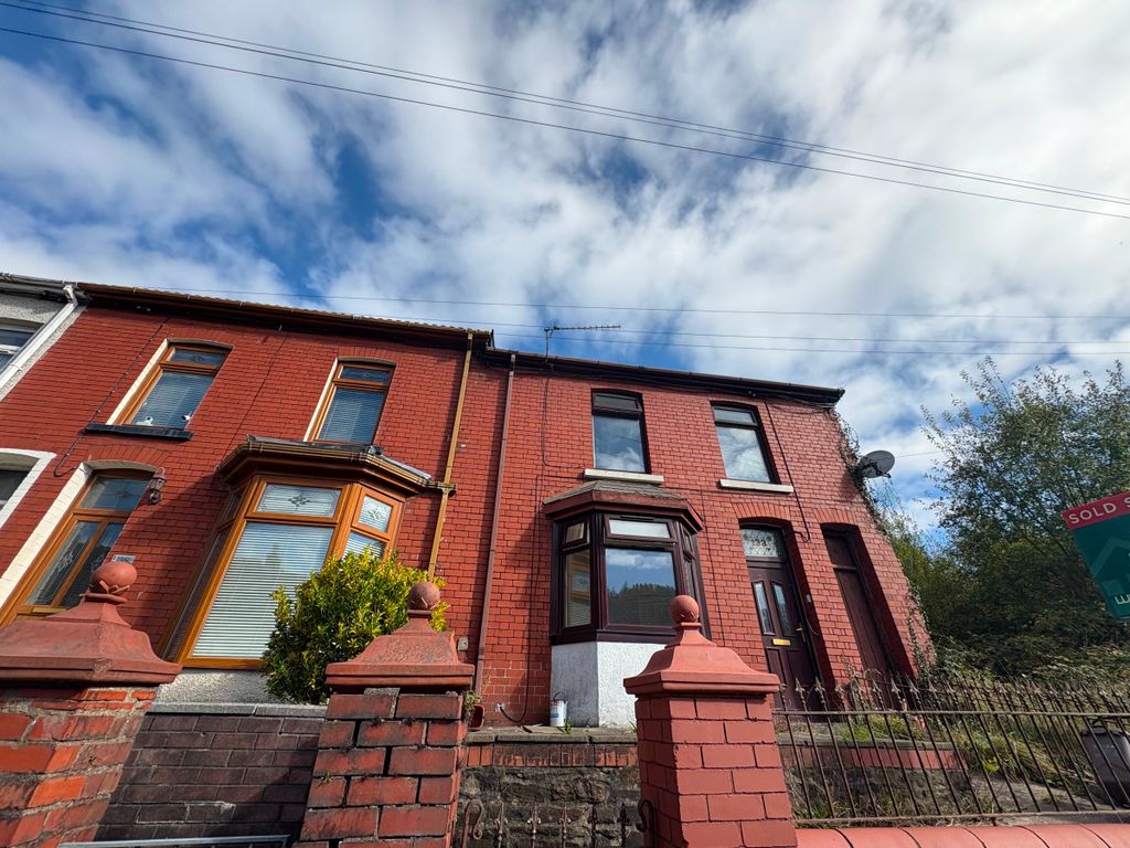 Property photo 1 of 28