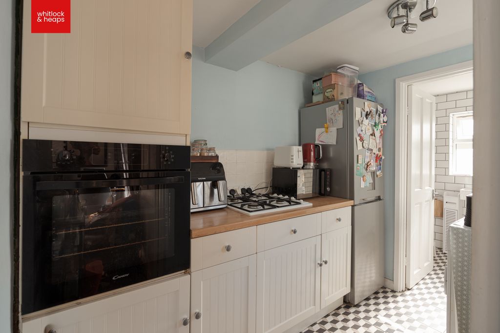 Property photo 2 of 8 Kit
