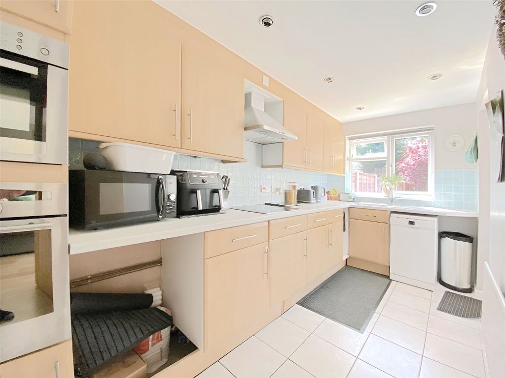 Property photo 3 of 16 Breakfast Kitchen
