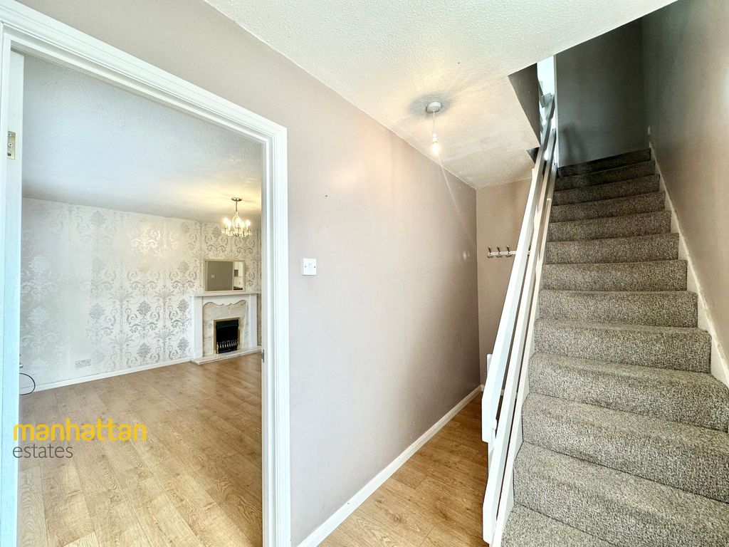 Property photo 3 of 18 Hallway