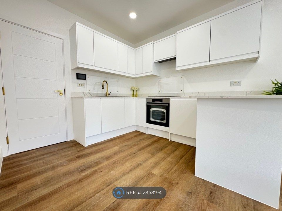 Property photo 2 of 6 Flat 14 - Furnished Example